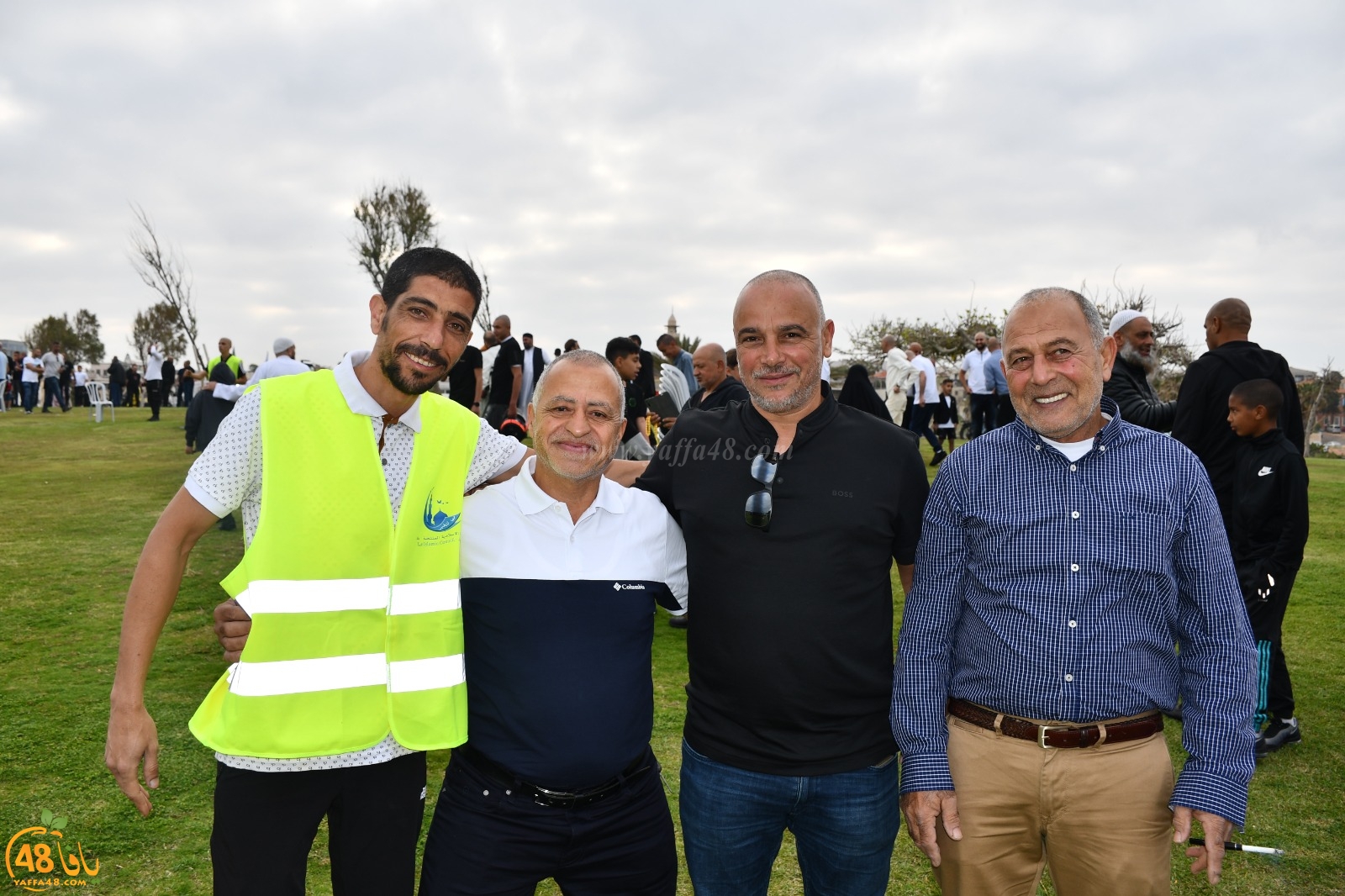  أهالي يافا يؤدون صلاة عيد الفطر في متنزه العجمي 